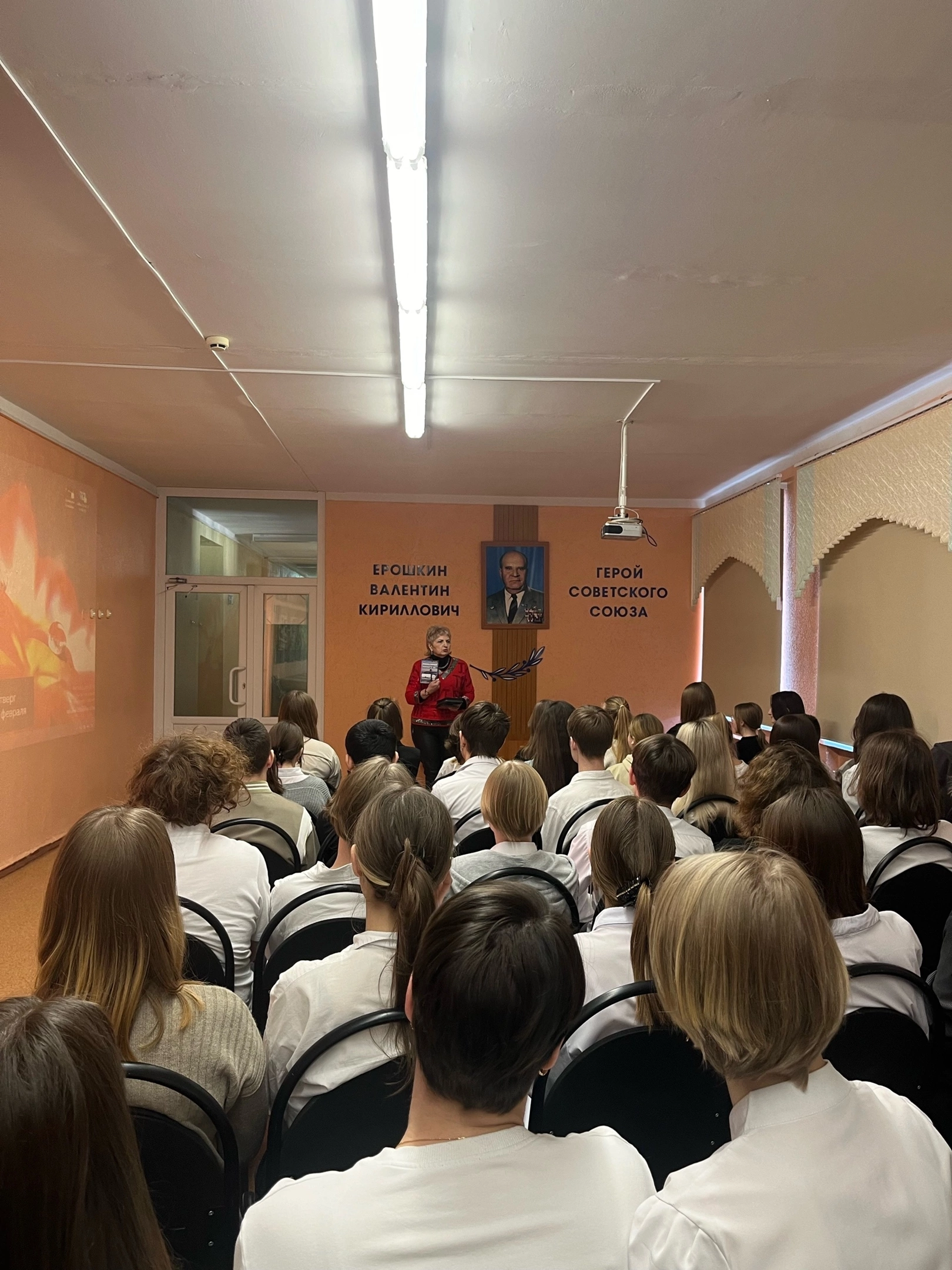Творческая  встреча учащихся старших классов с Евгенией Эдуардовной Бруславцевой.